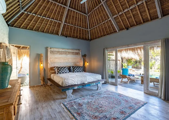 Laguna Biru 4* レンボンガン島