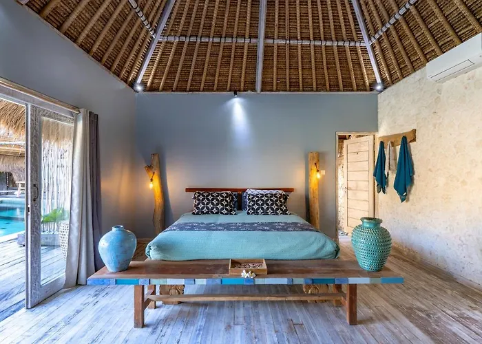 Laguna Biru 4* レンボンガン島
